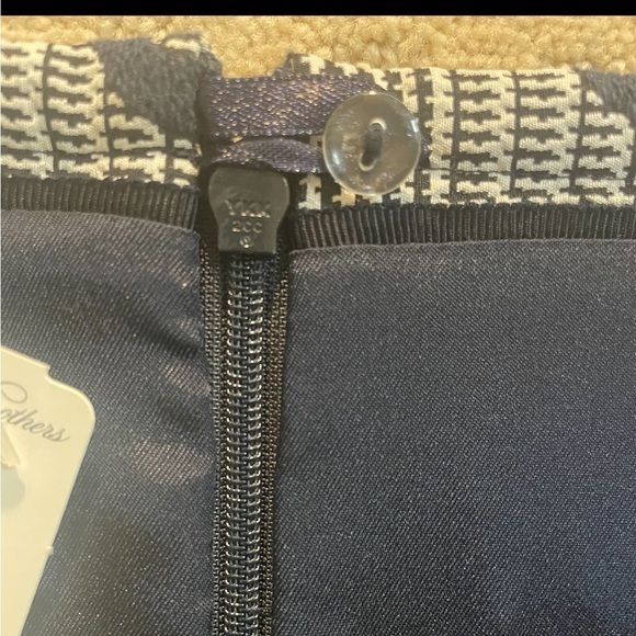 Brooks Brothers Pencil Skirt, Floral & Houndstooth Patten, Navy & White,  Sz. 10 - Picture 7 of 12